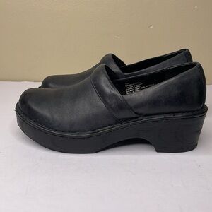 BORN Leather Crown Clogs Black Slide-On Cushioned Insoles Nurses Shoes 7.5M
